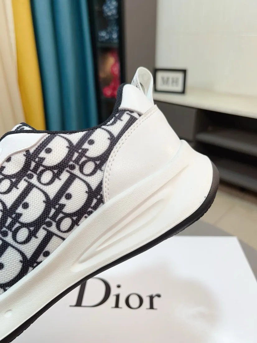 Men's men's shoes 💰440🌹🌹【Dior】Best-selling official website world premiere🔝High-end men's shoes brand official website latest series: The upper is made of imported cowhide with specially designed fabrics➕Mesh breathable lining. Make walking more convenient and comfortable! Compared with the official quality, Midea’s 1:1 replica. Create a fashionable personality to set off your uniqueness! A must-have for trendy men! Classic style. Men's sizes: 38-44.